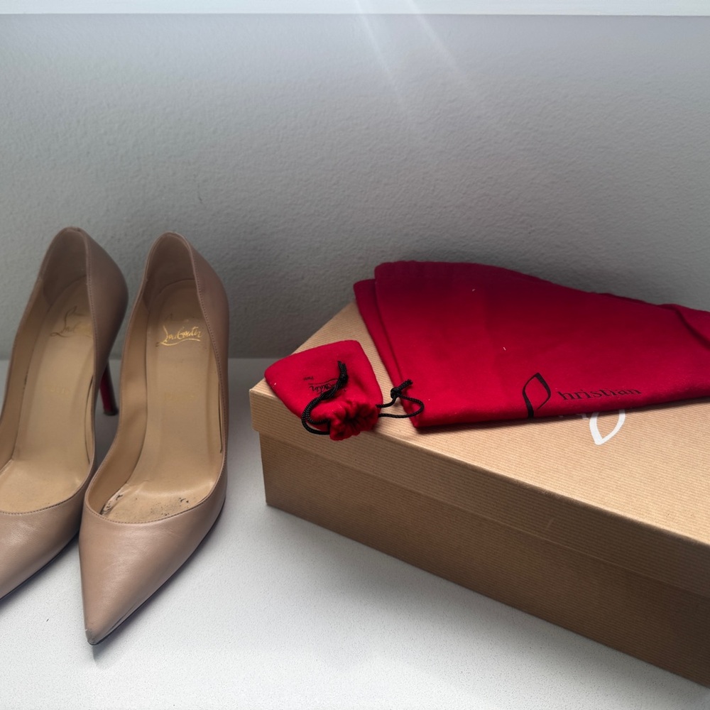 Christian Louboutin Nude Pumps